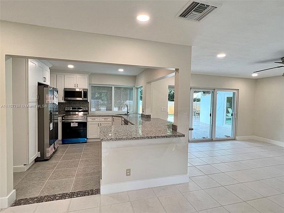 4th image of 741 Sandlewood Ln #741