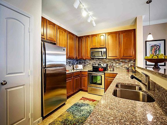 4th image of 4020 W Palmetto St