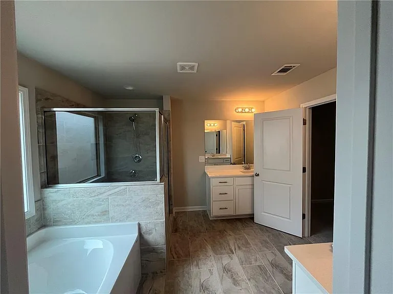 408 Elkhorn Glen Ct — Photo 14