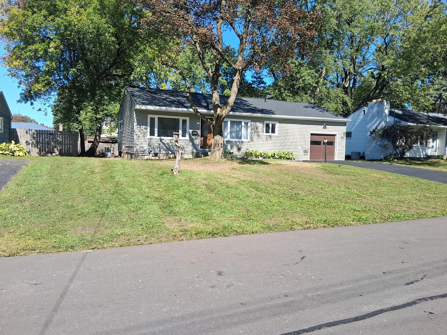 4 bed, 1382 sqft, $2,200 — Photo 3
