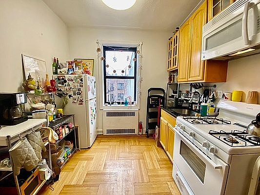 1st image of 33 Crooke Ave #5L