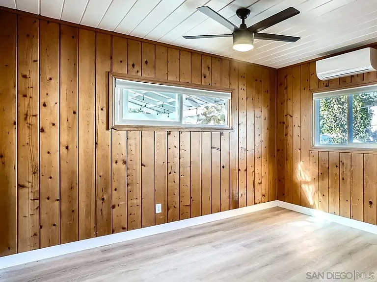 4655 Date Ave — Photo 2
