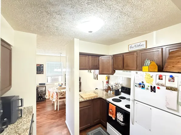 Chestnut Village, 701 W Chestnut St #F320a52c6, Oxford, OH 45056