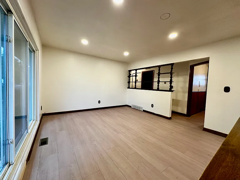 1585 Berkshire St — Photo 5