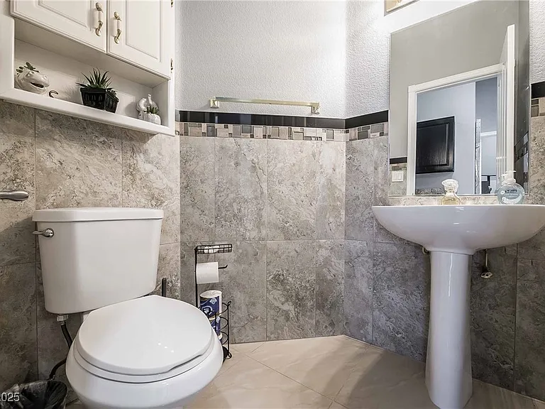 1400 Castle Crest Dr — Photo 25