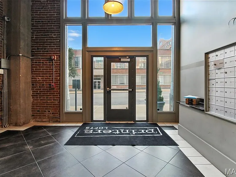 1627 Locust St #202 — Photo 9