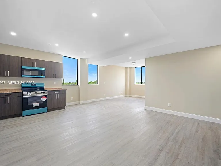 1020 NW 2nd Ave #302 — Photo 8