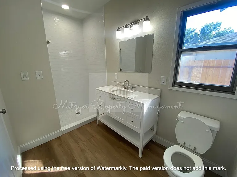 1659 Lucerne Ave — Photo 9