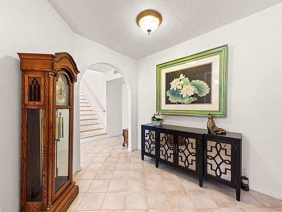 4th image of 579 N Ridgecrest Cir