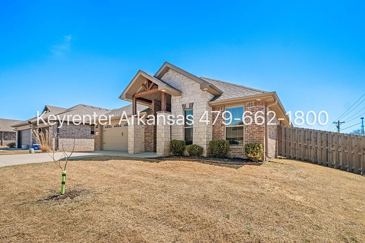 Building Photo - 761 Melrose Pl