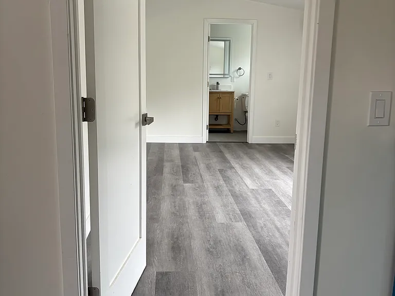 506 W Hillcrest Blvd #2 — Photo 4