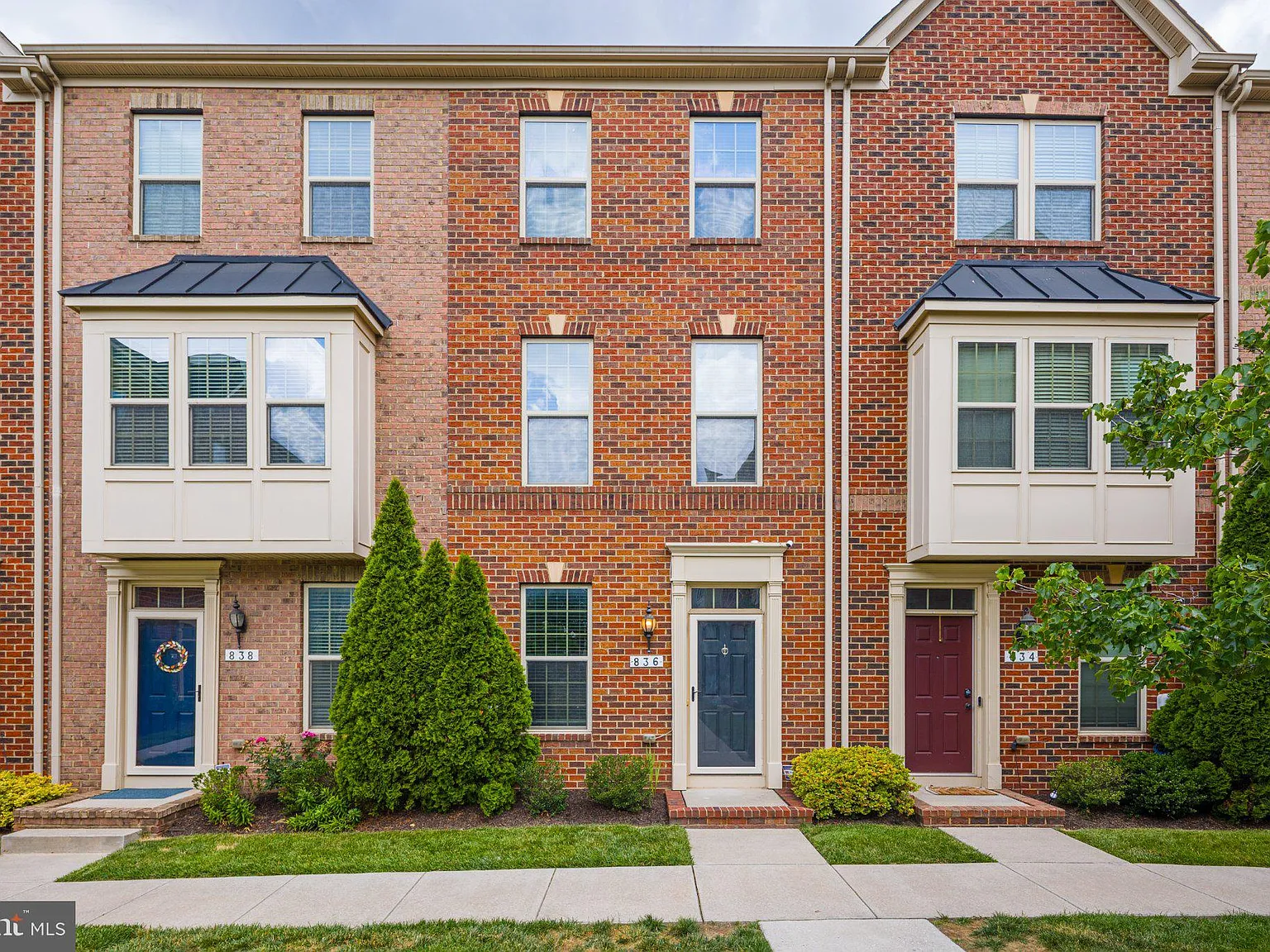2 bed, 2.5 bath, 1568 sqft, $2,700 — Photo 2