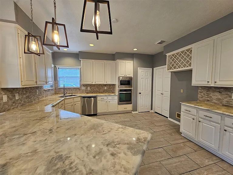 15015 Dawnbrook Dr — Photo 7