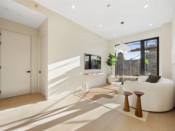 31-16 21st Street #3B, Astoria, NY 11106