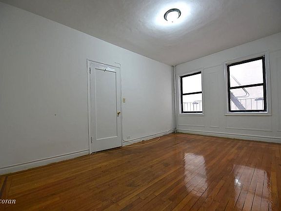 4th image of 655 Pelham Pkwy N APT 3L