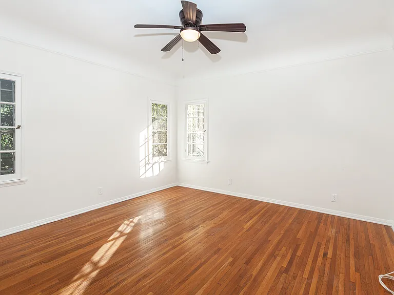654 S Sweetzer Ave #654 — Photo 8