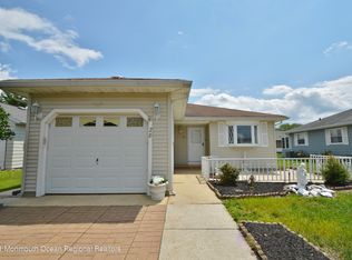 28 Bananier Dr, Toms River, NJ