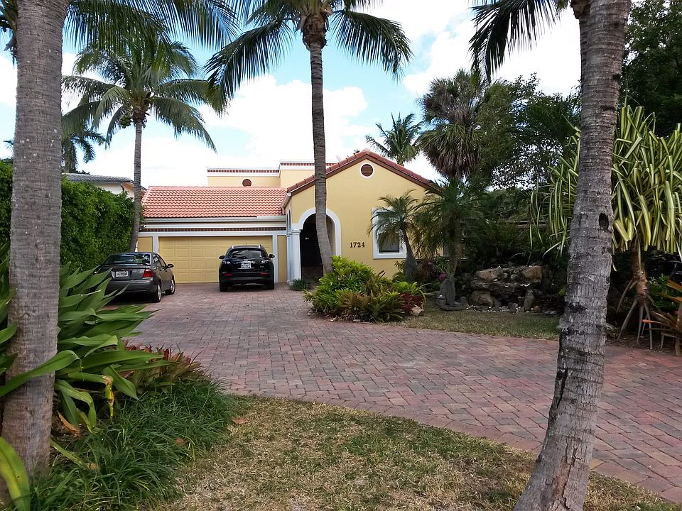 1st image of 1724 N Lakeside Dr