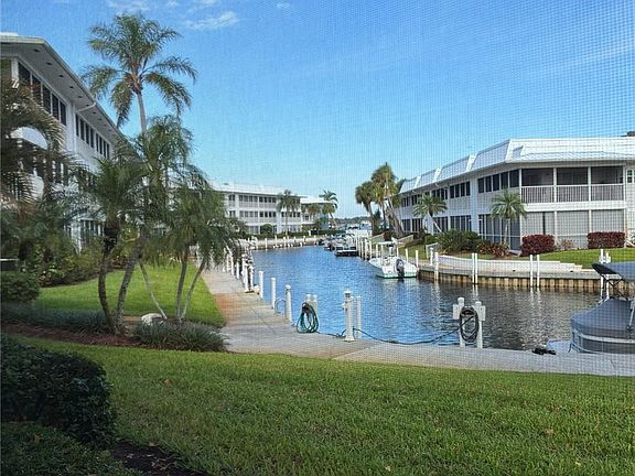 4th image of 1862 SW Palm City Rd APT 103