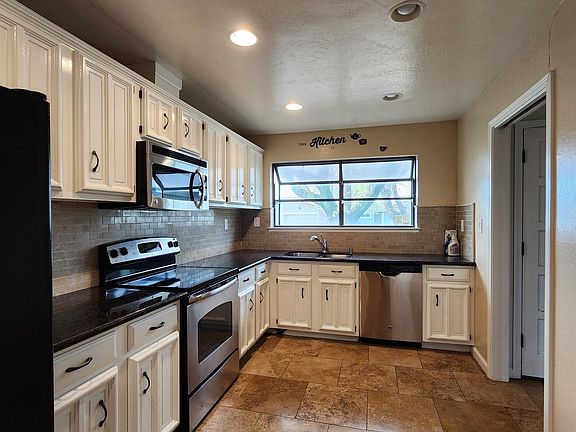 3rd image of 105 Bryce Way