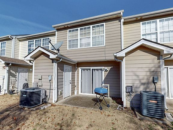 3rd image of 142 Cobblestone Place Dr