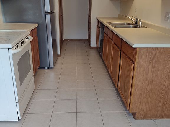 3rd image of 758 Hampton Ct APT 1