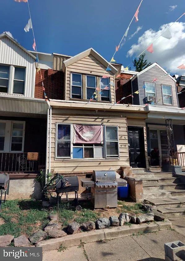 6056 Regent St photo 1