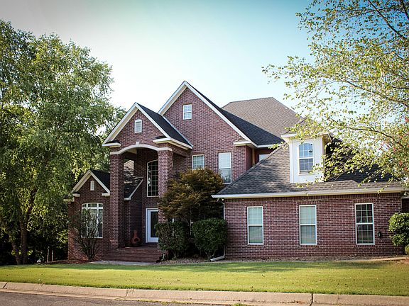 2nd image of 16 Jamie Ln