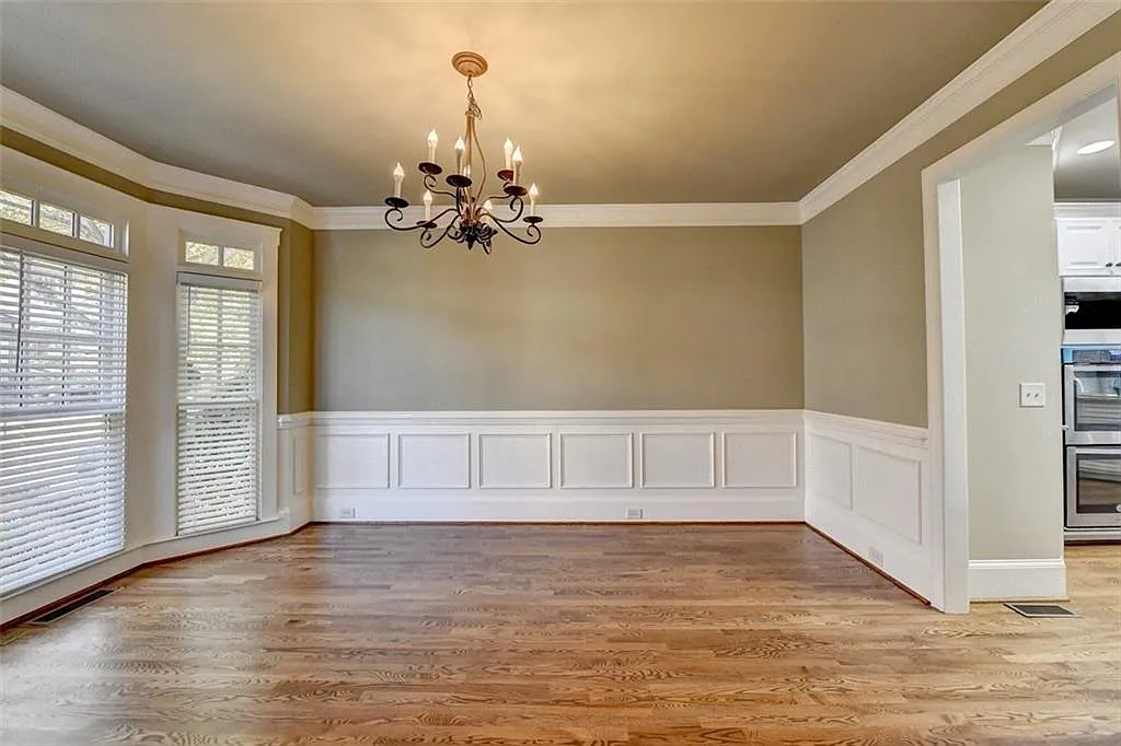 5 bed, 4.0 bath, 3750 sqft, $5,300 — Photo 4