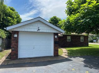 414 Cooper Dr, Cahokia, IL 62206