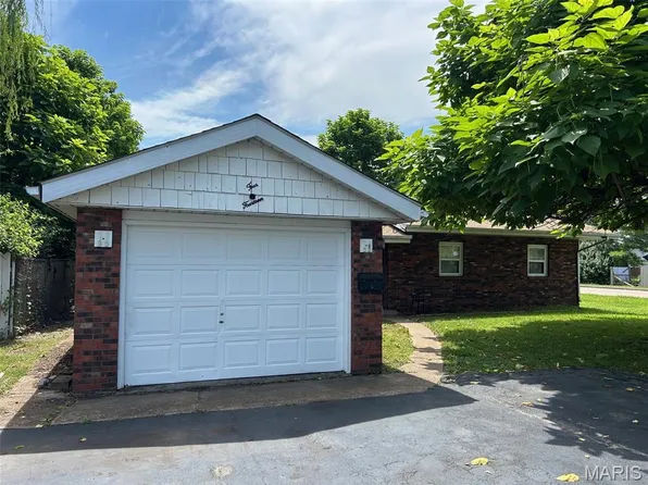414 Cooper Dr, Cahokia, IL 62206