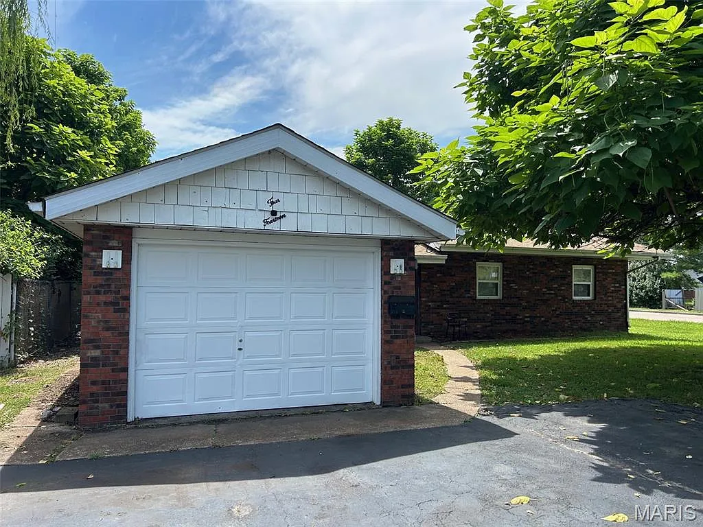 414 Cooper Dr photo 1