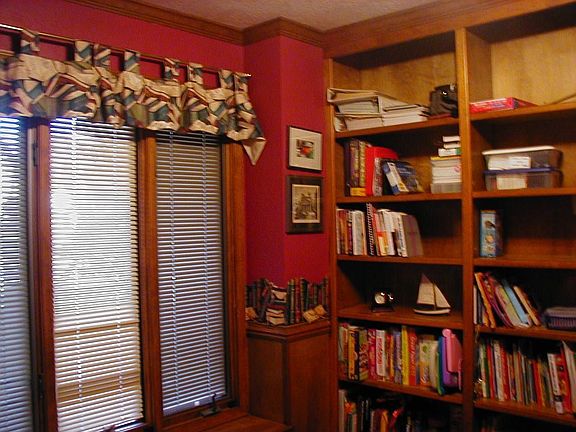 private den/ hdwd flr