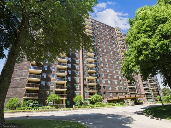 966 Inverhouse Dr #1605, Mississauga, ON L5J 4B6