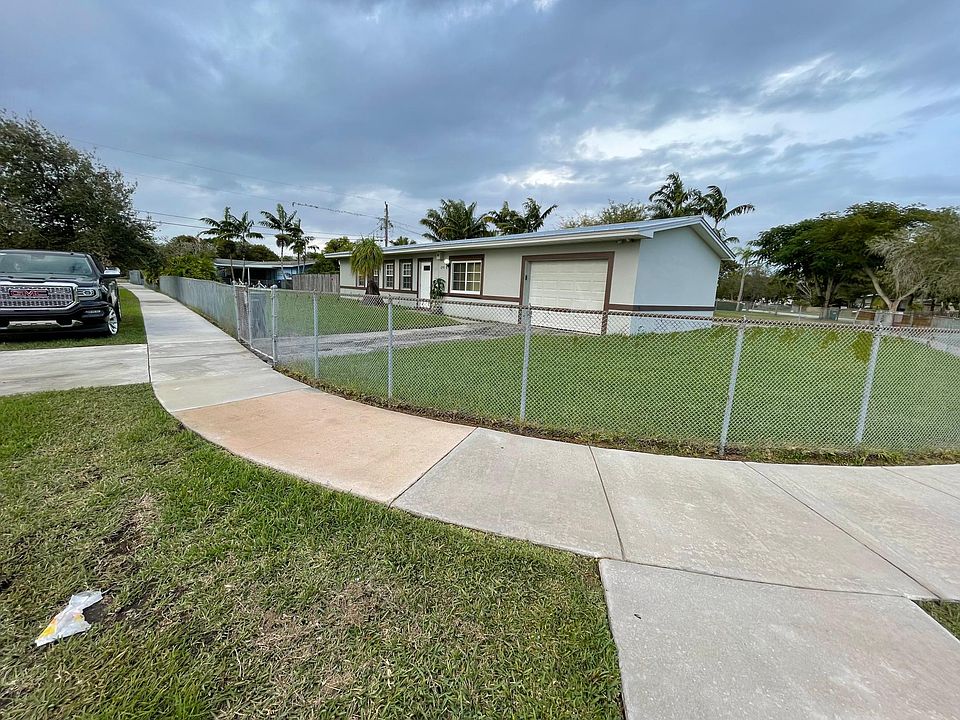 1st image of 18940 Belmont Dr
