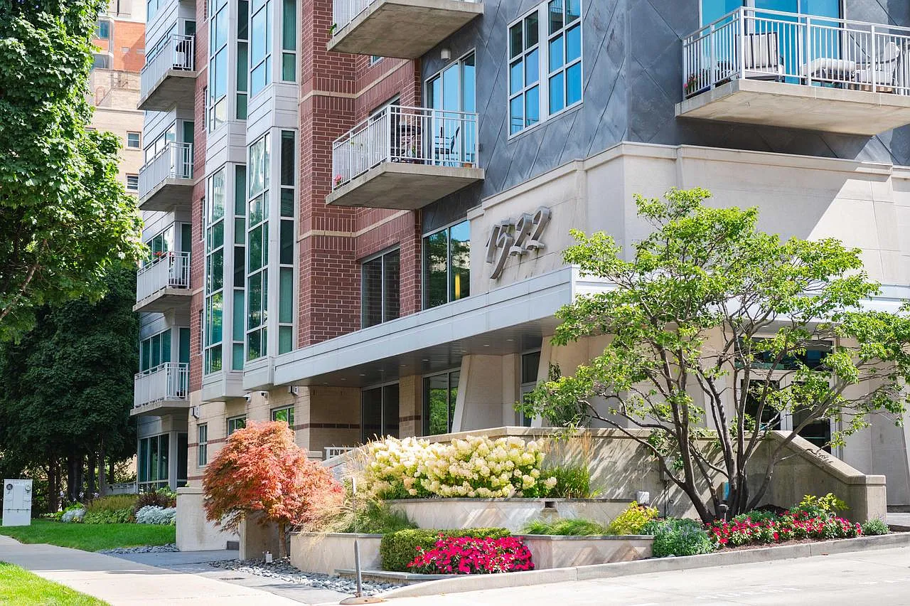 1522 North Prospect AVENUE #301 photo 1