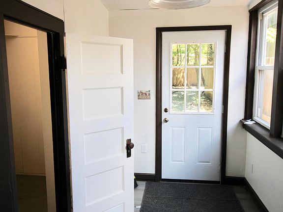 4th image of 205 Hughes St