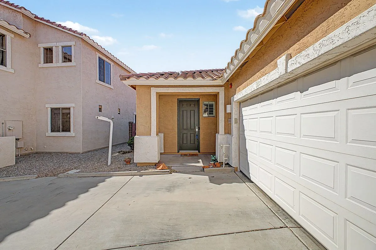 2 bed, 2.0 bath, 1214 sqft, $2,980 — Photo 2