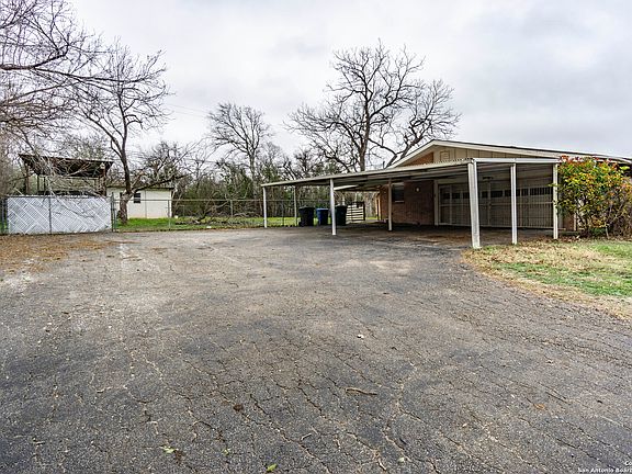 3rd image of 807 KASHMUIR PL