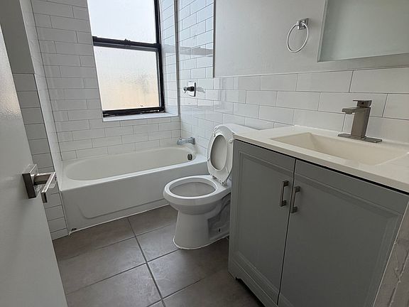 5th image of 158 Bergen Ave APT 45