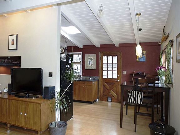 3rd image of 316 Carmel Ave