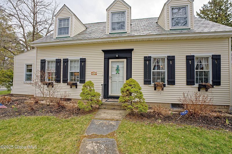 4th image of 1476 Baker Avenue