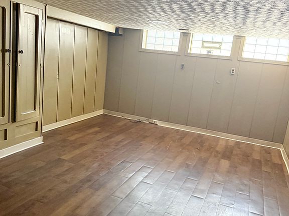 4th image of 25950 Forestview Ave