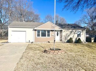 5716 W 71st St, Overland Park, KS 66204