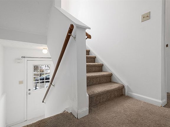 4th image of 170 Mountain Dr