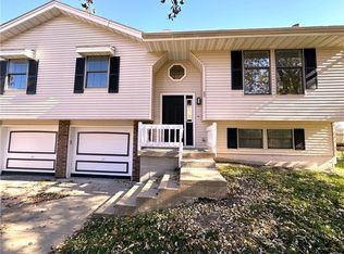89 Oak St, Garden City, MO 64747