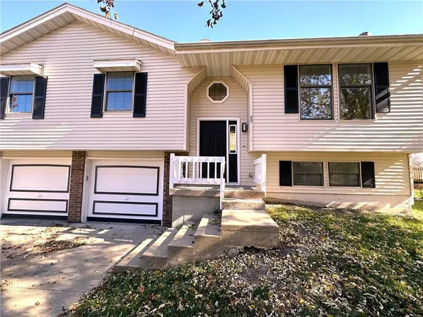 89 Oak St, Garden City, MO 64747