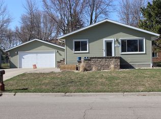 1405 Parkside Dr, Marshall, MN 56258