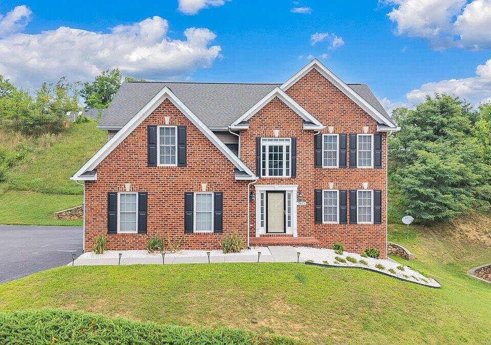 1st image of 2925 Phillips Brook Ln