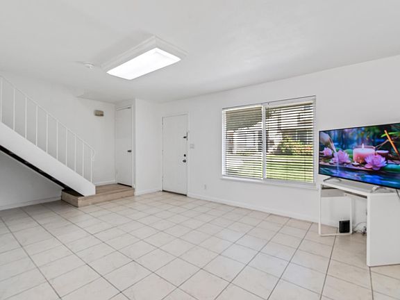 3rd image of 588 Crabapple Way